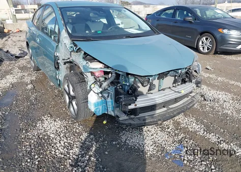 2017 Toyota Prius Four Touring z USA, uszkodzony, nr VIN JTDKARFUXH3036115